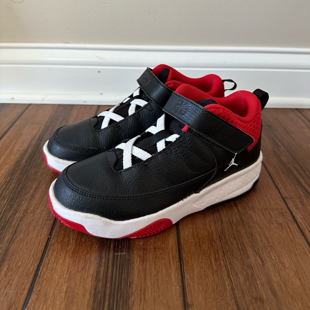Jordan Aura Max 3 Shoes Size 3 Youth